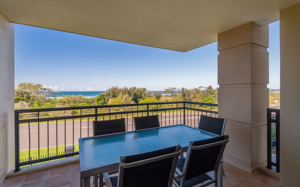 3 Bedroom Ocean Front Apartment First Floor - Balcony