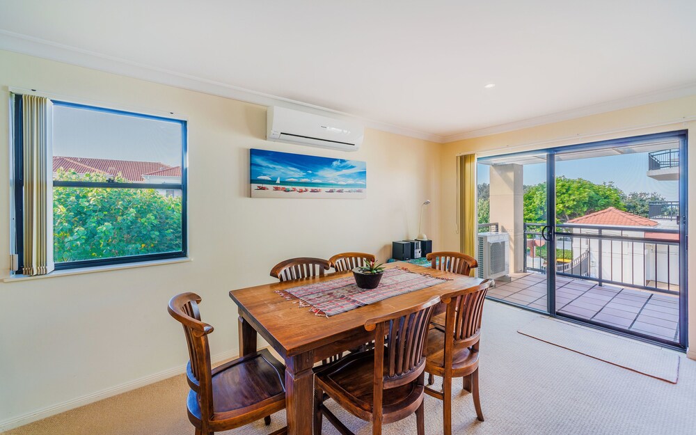 2 Bedroom Garden Townhouse - In-Room Dining