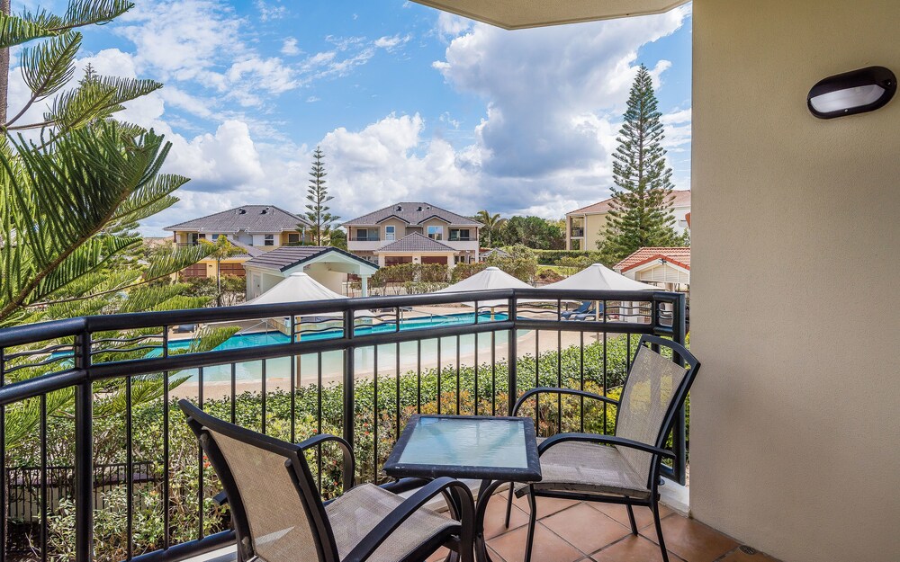 3 Bedroom Ocean Front Apartment First Floor - Balcony