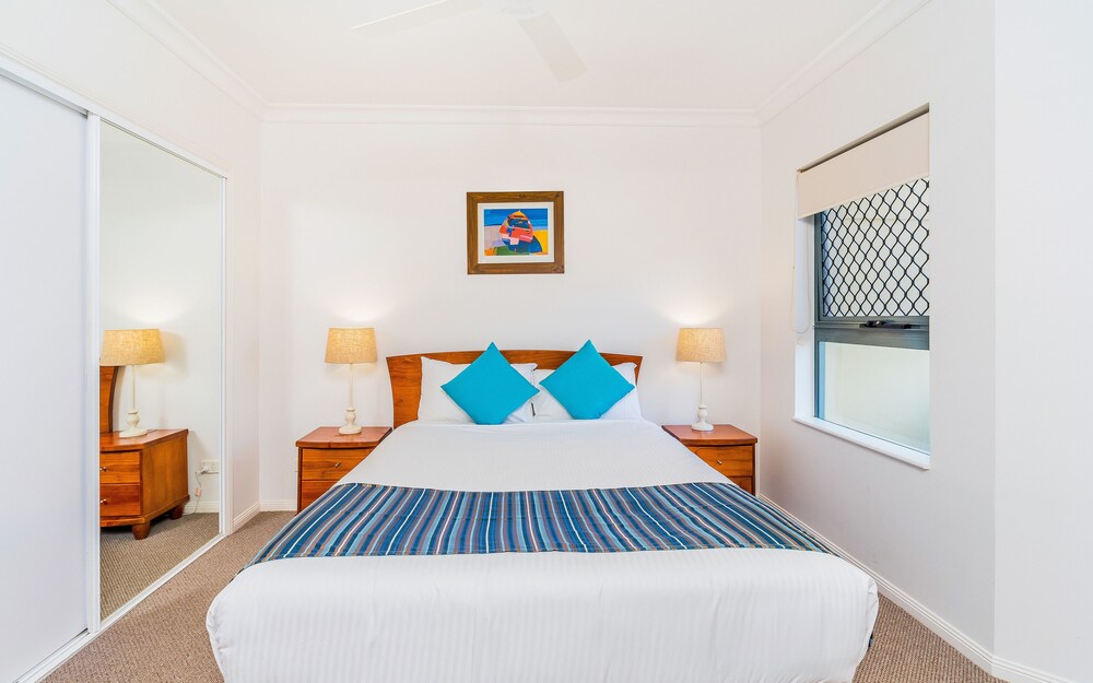 3 Bedroom Ocean Front Apartment Ground Floor - Guestroom