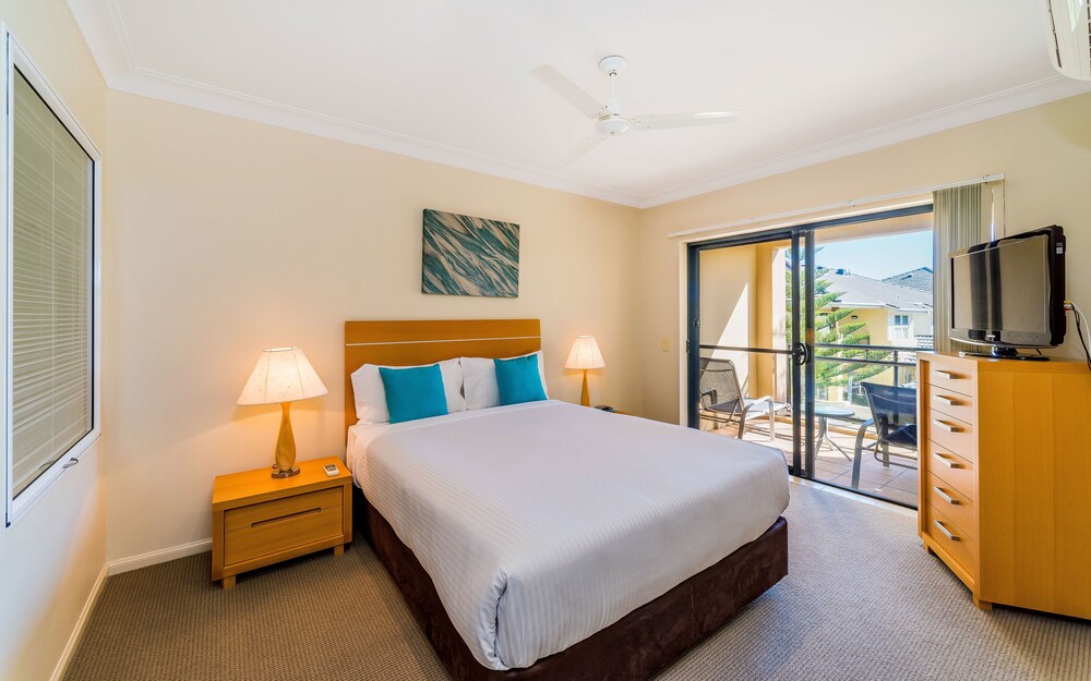 2 Bedroom Ocean Front Apartment First Floor - Guestroom