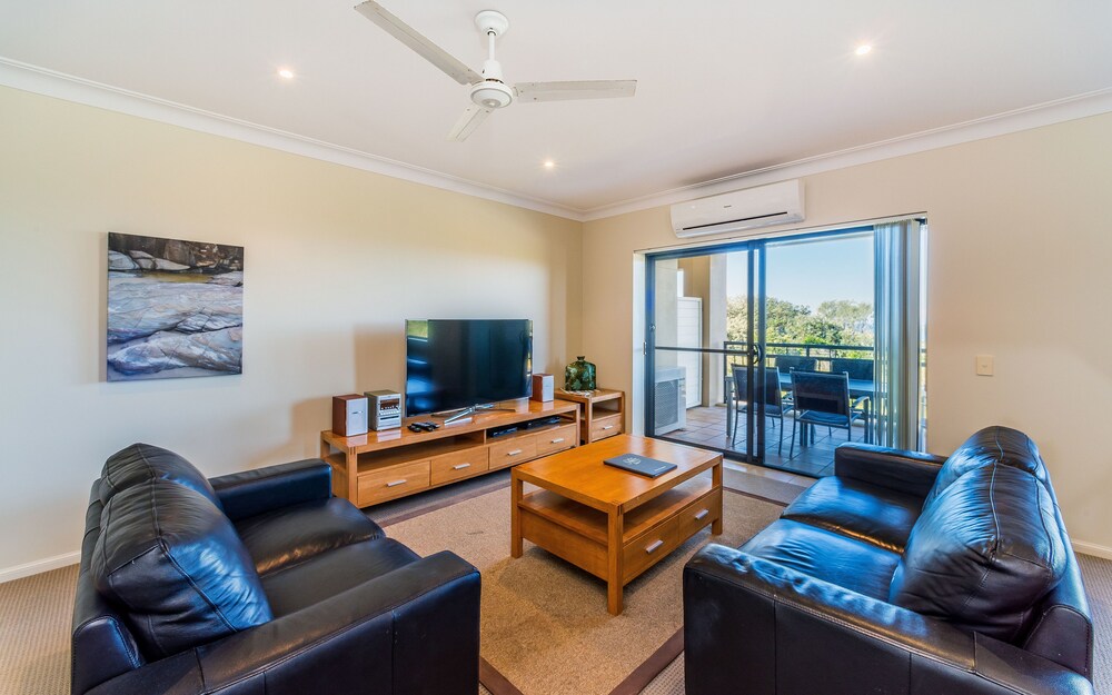 2 Bedroom Ocean Front Apartment First Floor - Living Room