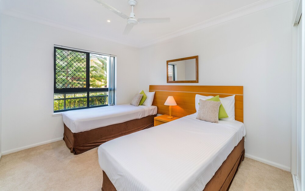 3 Bedroom Ocean Front Apartment Ground Floor - Guestroom