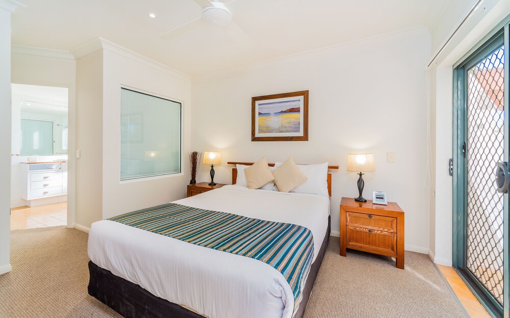3 Bedroom Ocean Front Apartment Ground Floor - Guestroom