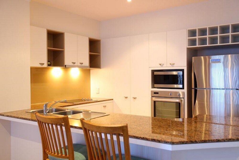2 Bedroom Ocean Front Apartment Ground Floor - In-Room Kitchen