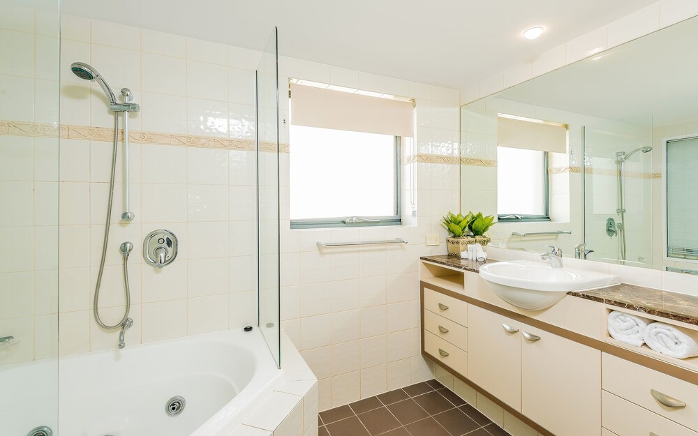 3 Bedroom Ocean Front Apartment First Floor - Bathroom