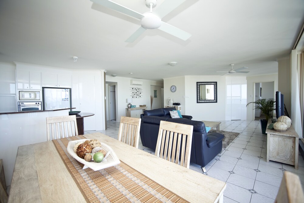 Penthouse, 3 Bedrooms, Beach View - In-Room Dining