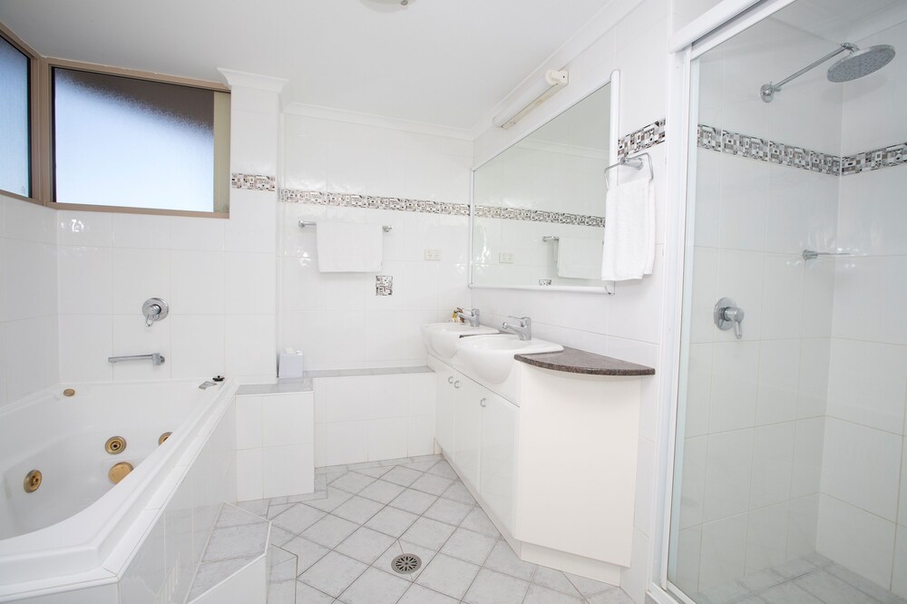 Apartment, 2 Bedrooms, Beach View - Bathroom
