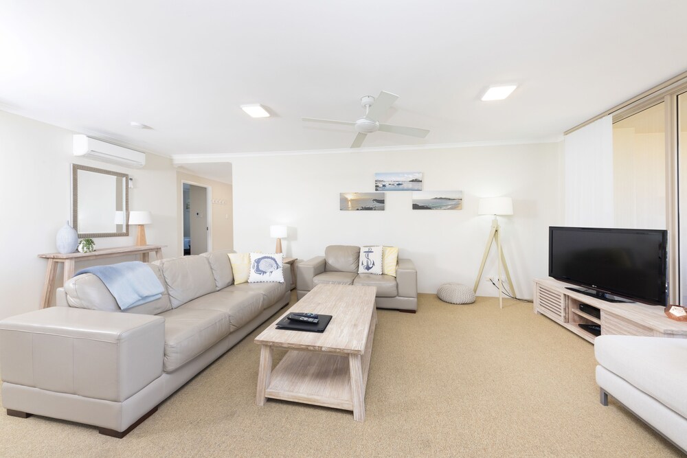 Apartment, 2 Bedrooms, Ocean View - Living Room