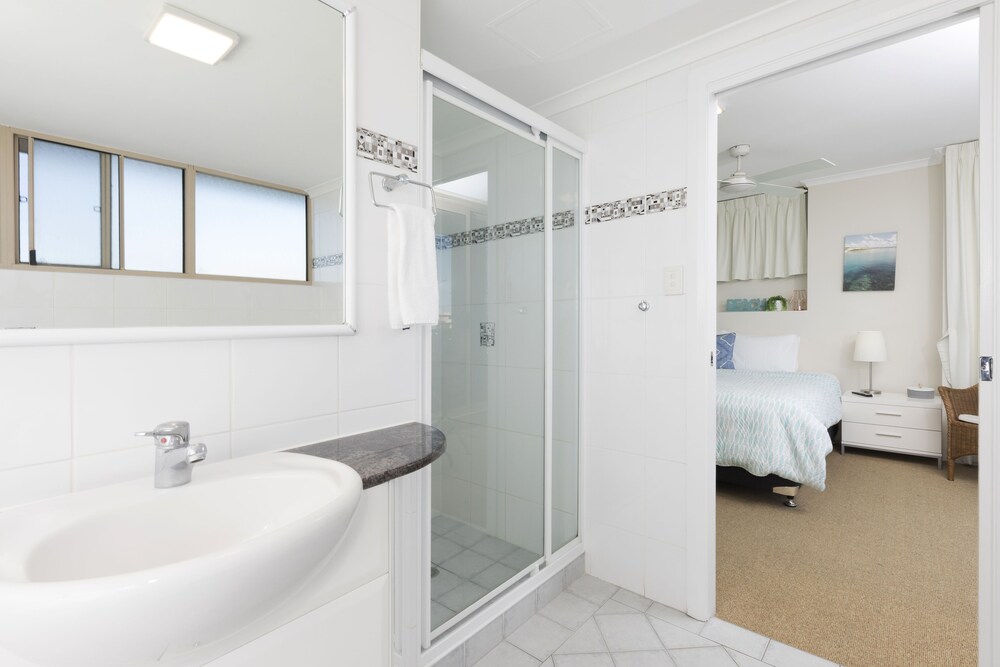 Apartment, 2 Bedrooms, Ocean View - Bathroom