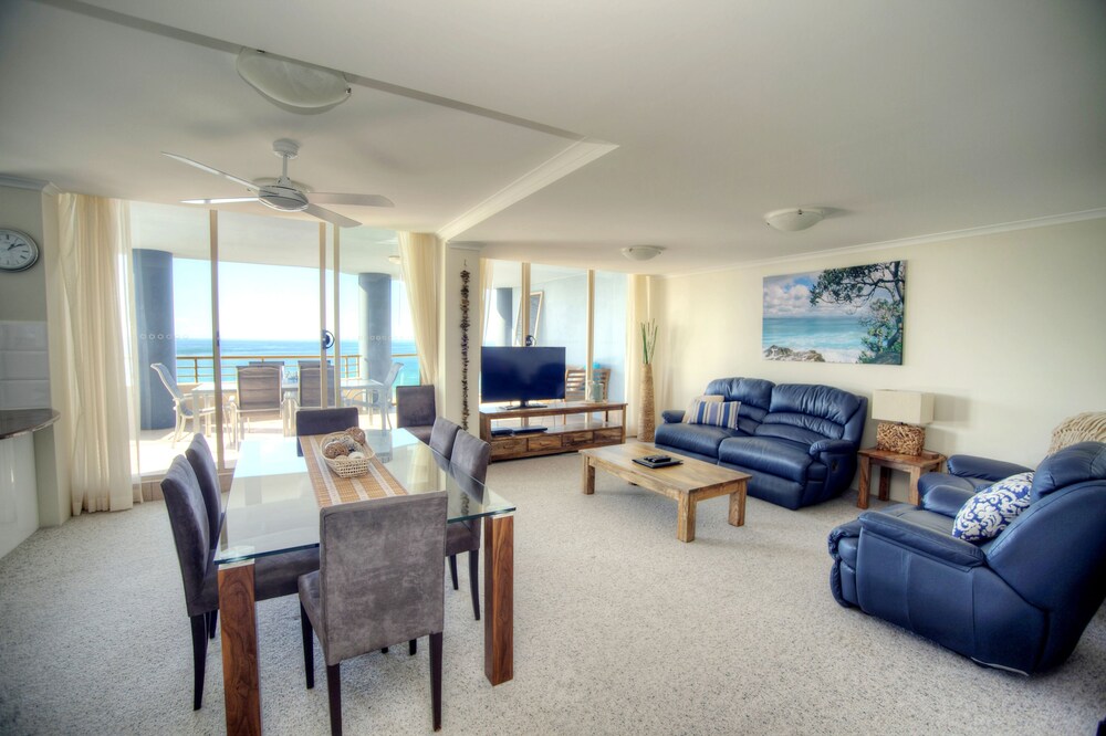 Apartment, 3 Bedrooms, Beach View - Living Area