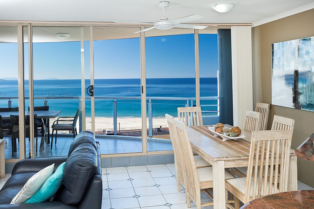 Penthouse, 3 Bedrooms, Beach View - In-Room Dining