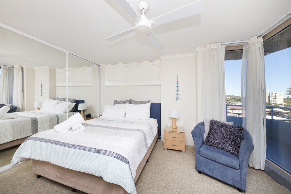 Apartment, 2 Bedrooms, Beach View - Guestroom
