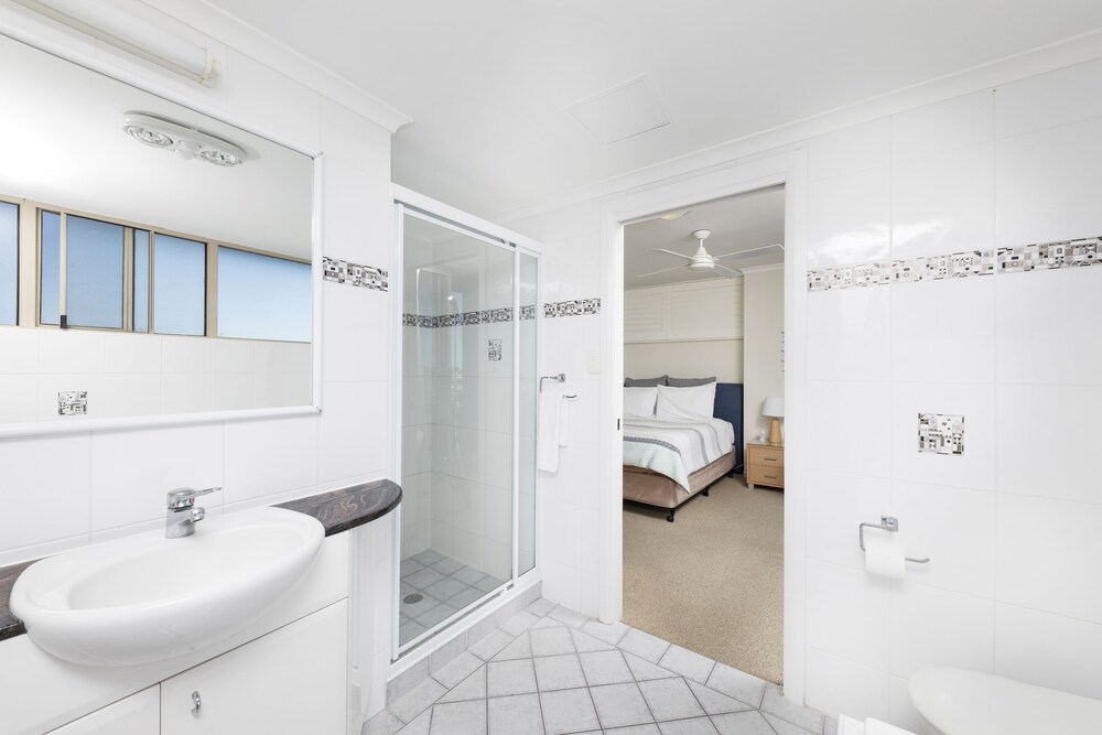 Apartment, 2 Bedrooms, Beach View - Bathroom