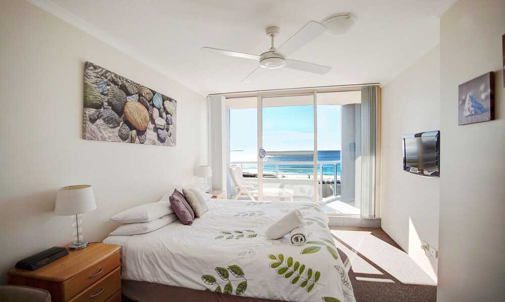 Apartment, 2 Bedrooms, Beach View - Guestroom