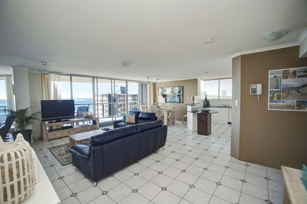 Penthouse, 3 Bedrooms, Beach View - Living Area