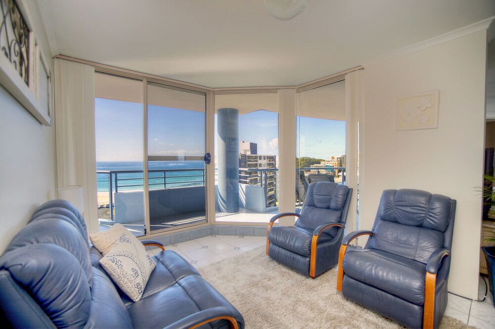 Penthouse, 3 Bedrooms, Beach View - Living Area