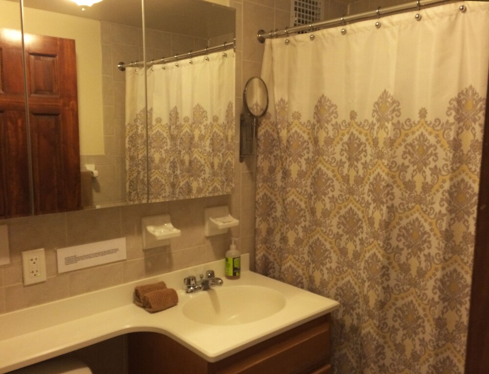 Victorian 1 BR Apartment, W74th St/Columbus Ave - Bathroom