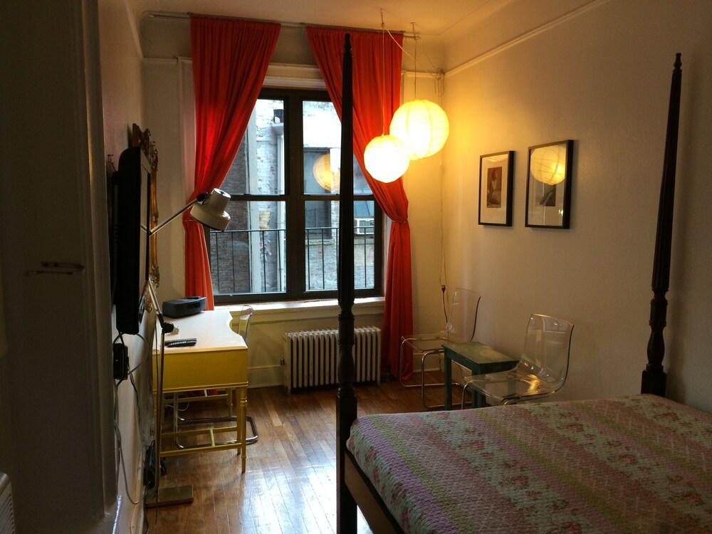 Classic Studio, W71st/Broadway - Guestroom