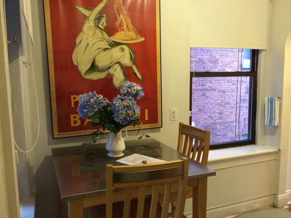 Classic Studio, W71st/Broadway - In-Room Dining