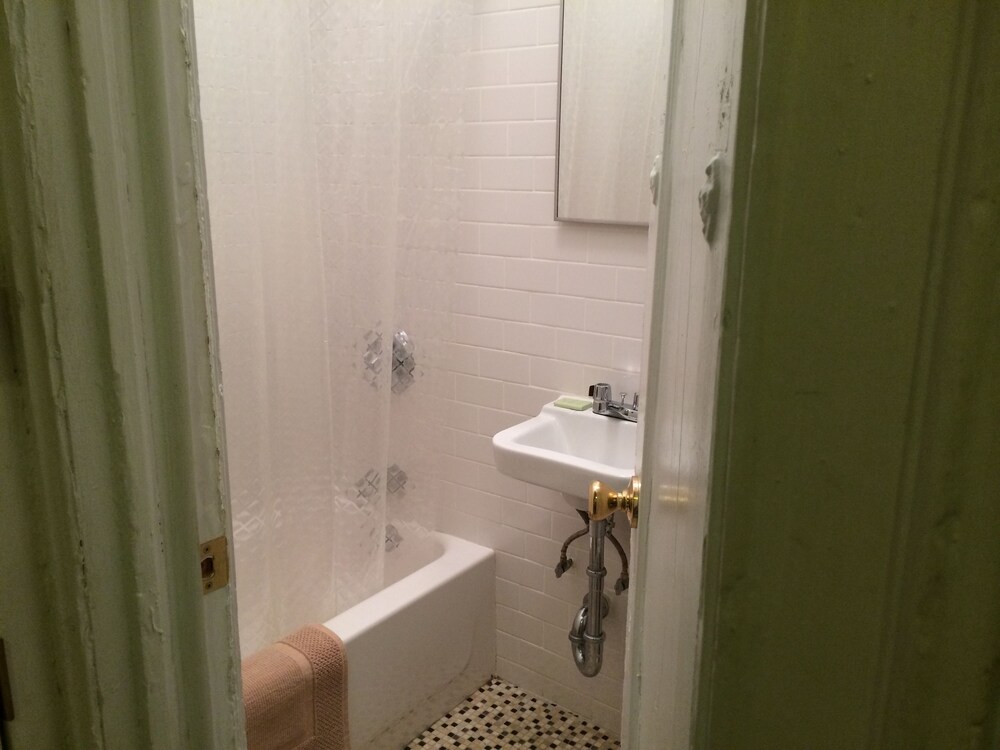 Classic Studio, W71st/Broadway - Bathroom