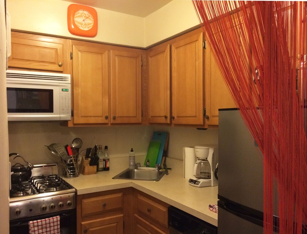 Victorian 1 BR Apartment, W74th St/Columbus Ave - In-Room Kitchenette