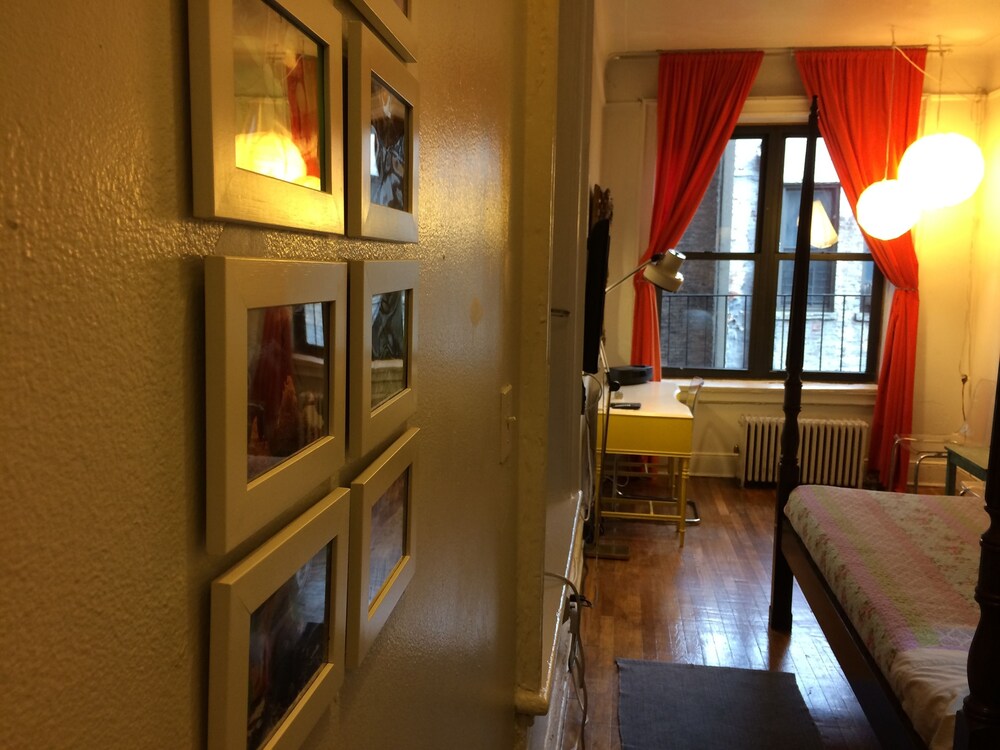 Classic Studio, W71st/Broadway - Guestroom