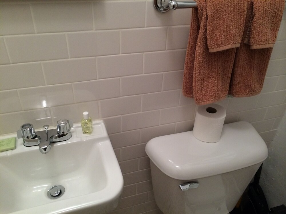 Classic Studio, W71st/Broadway - Bathroom