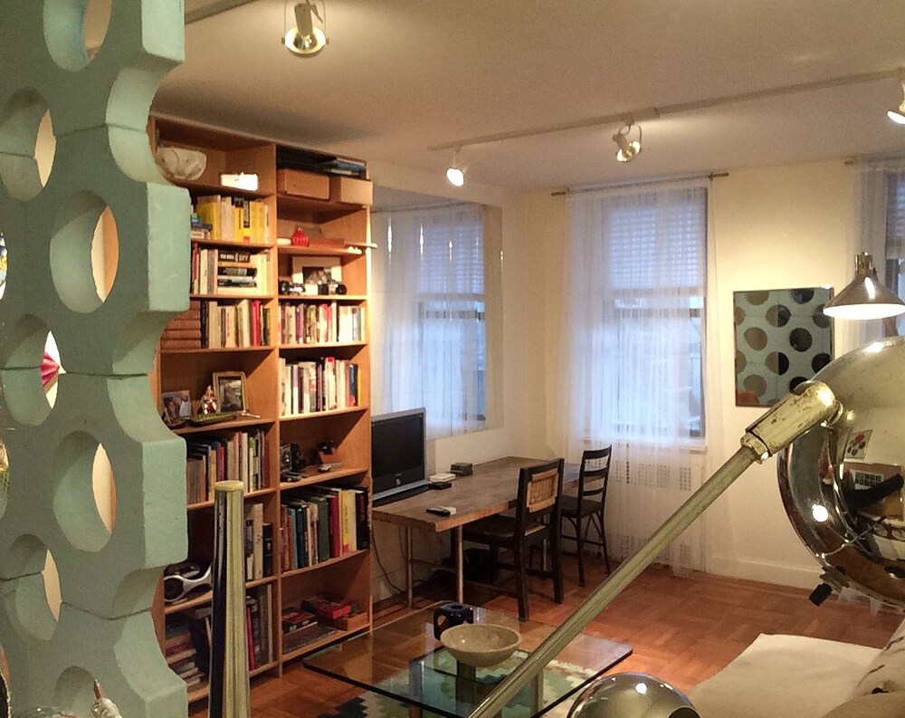 Prewar 1 BR Apartment, W65th/Broadway - Guestroom