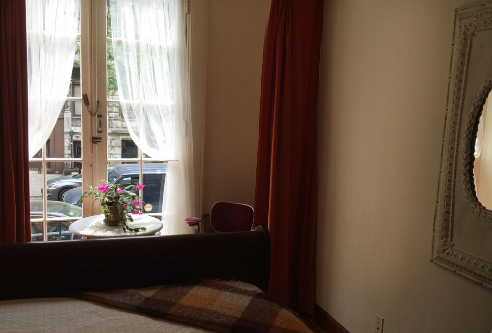 Victorian 1 BR Apartment, W74th St/Columbus Ave - Guestroom