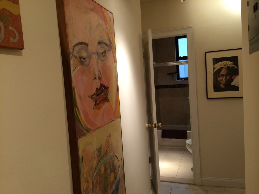Large Prewar Studio, W65th/Broadway - Guestroom