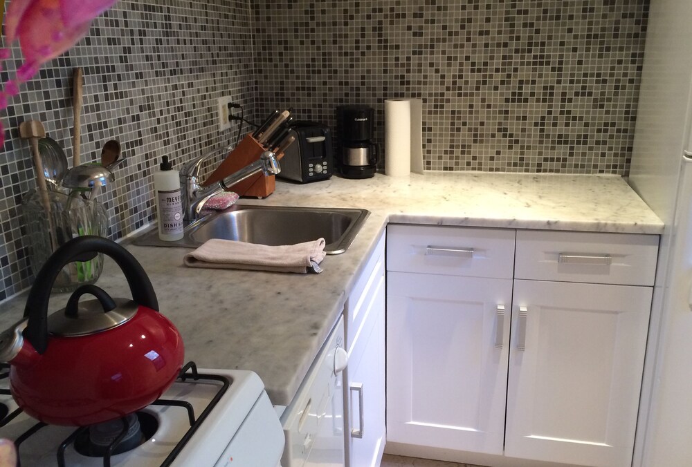 Prewar 1 BR Apartment, W65th/Broadway - Guestroom