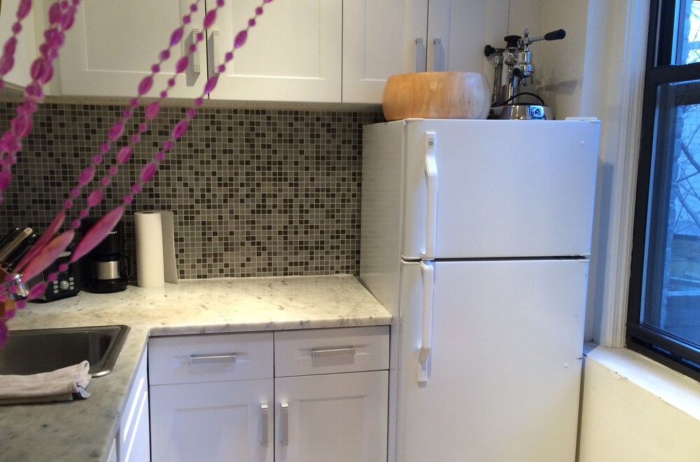 Prewar 1 BR Apartment, W65th/Broadway - Guestroom