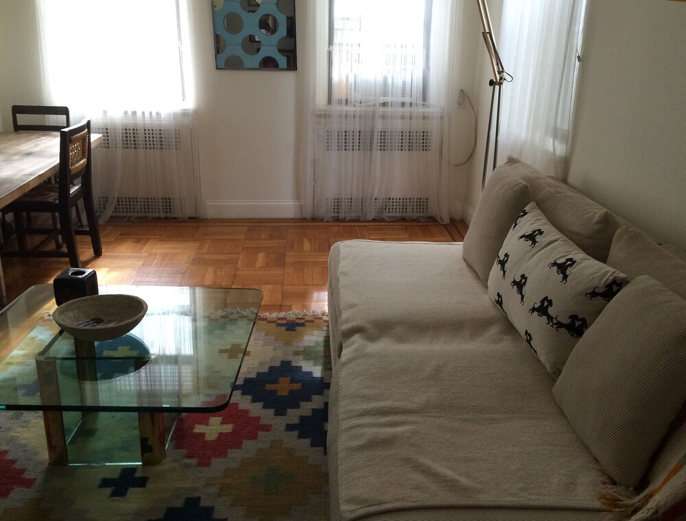 Prewar 1 BR Apartment, W65th/Broadway - Guestroom