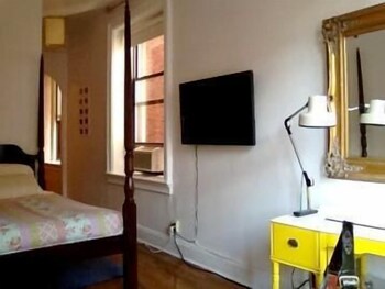 Classic Studio, W71st/Broadway - Guestroom