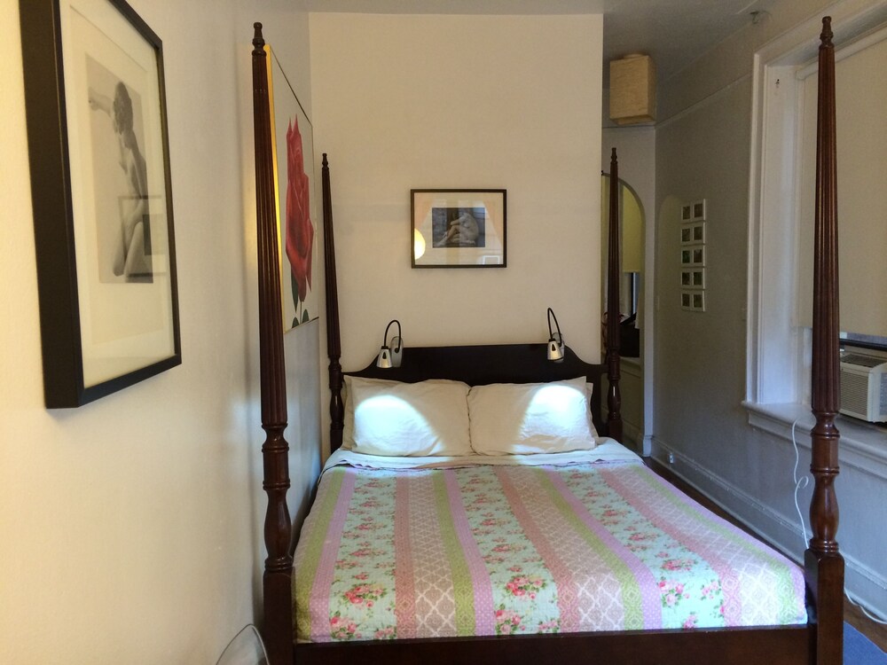 Classic Studio, W71st/Broadway - Guestroom