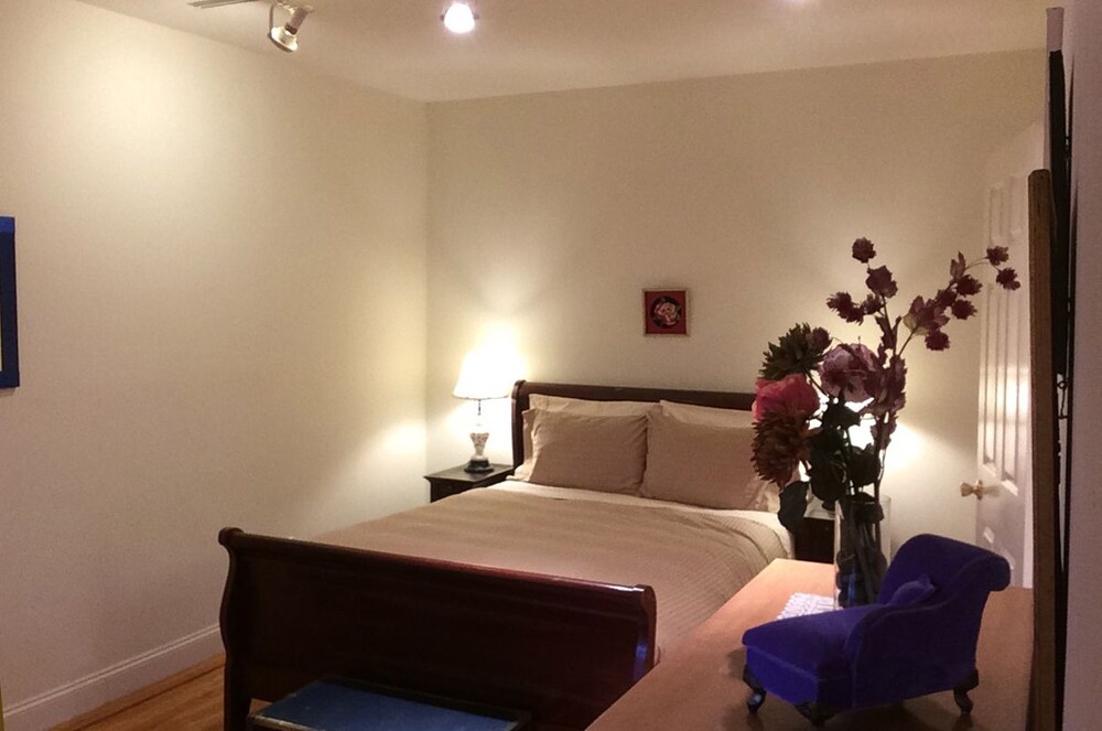 Prewar 1 BR Apartment, W65th/Broadway - Guestroom