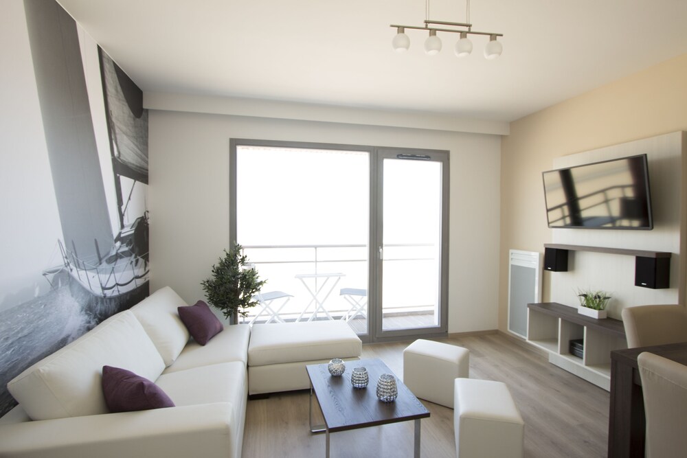 Deluxe Double Room - Living Room