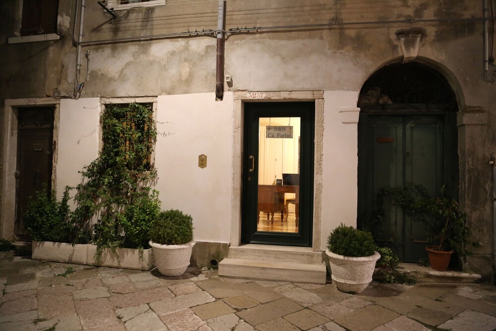 Facciata hotel (sera/notte)