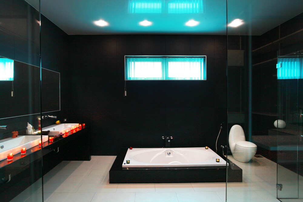 욕실 샤워 시설 (Villa with Private Pool )