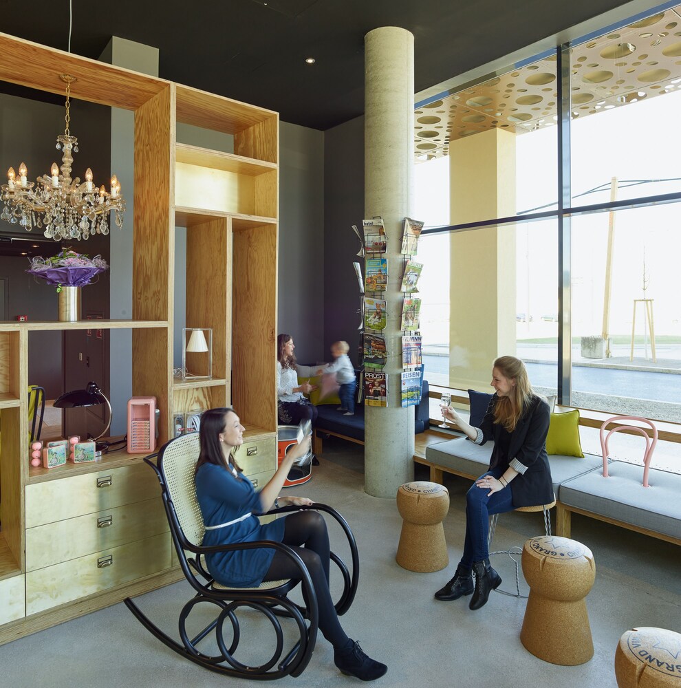 Lobby-Lounge