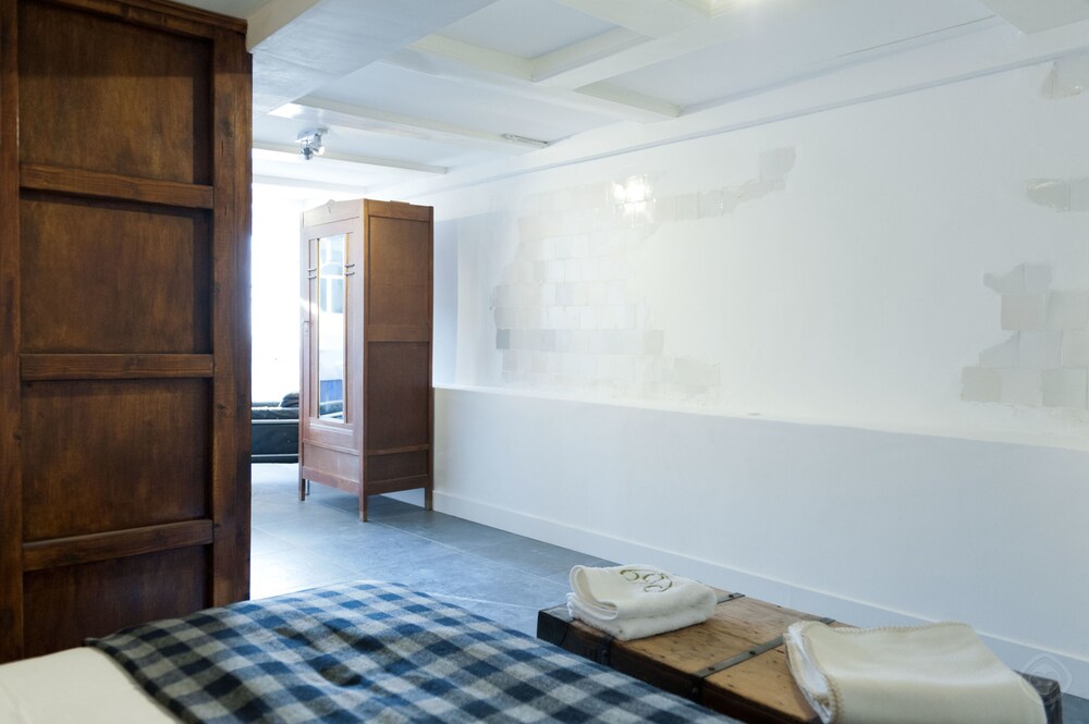 Uitzicht vanaf kamer: Studio, 1 tweepersoonsbed en slaapbank, uitzicht op het water (Prinsengracht)
