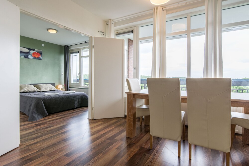 Apartment, 2 Bedrooms, Garden View - In-Room Dining
