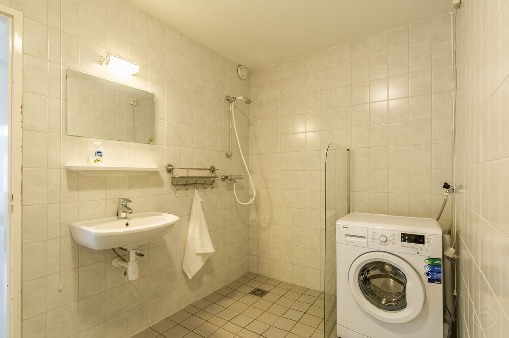 Apartment, 2 Bedrooms, Garden View - Bathroom Shower