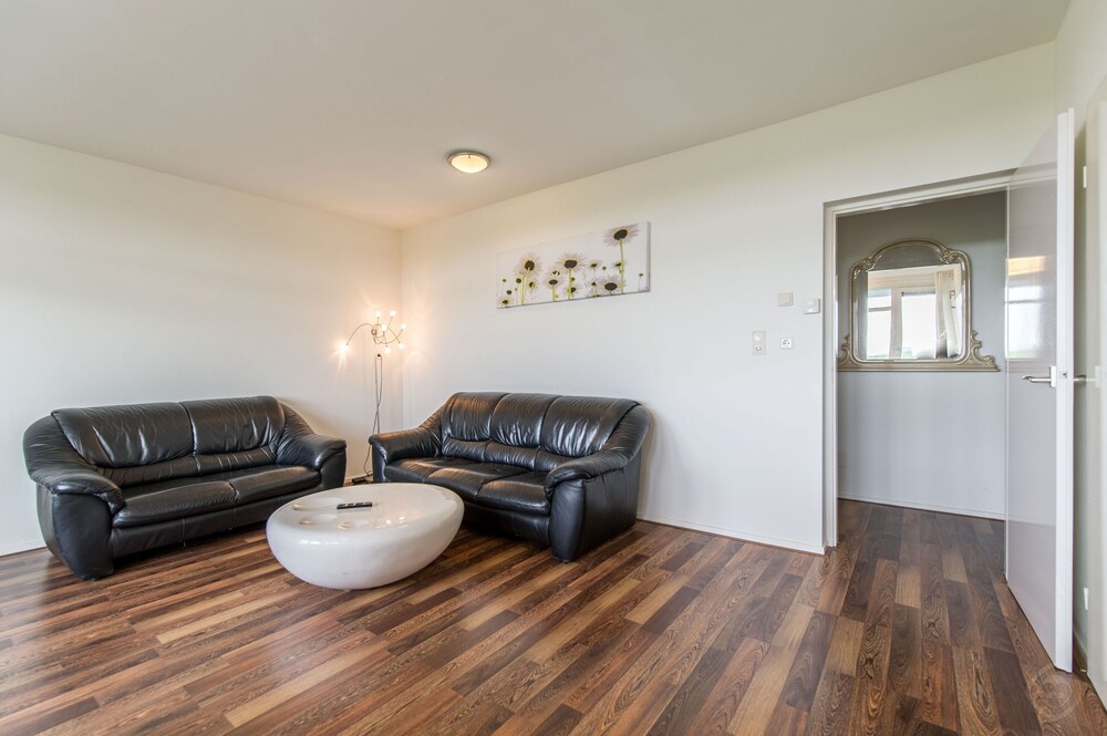Apartment, 2 Bedrooms, Garden View - Living Area