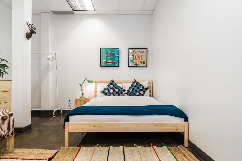 Superior Apartment, 5 Bedrooms - Guestroom