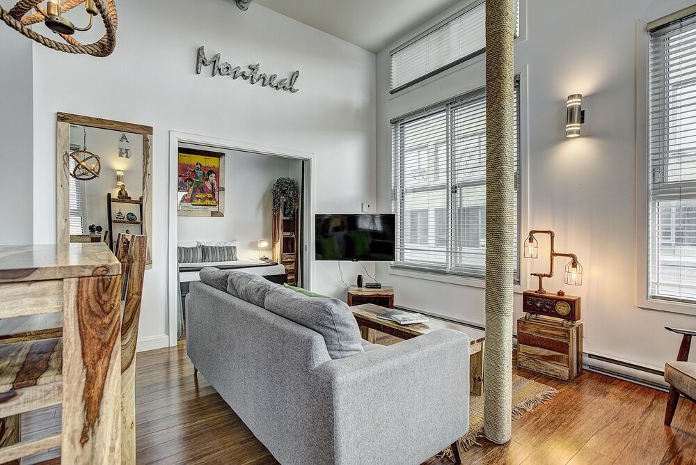 Quartier des spectacles, PA - 303A (Mezzanine) - Living Area
