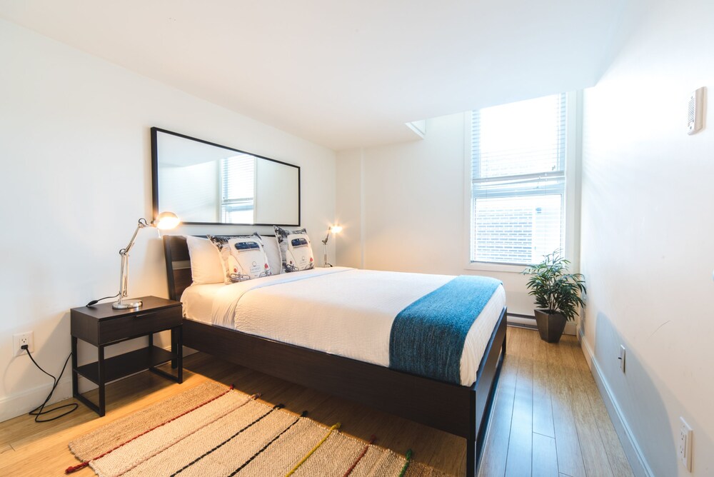 Quartier des spectacles, PA - 305A - Guestroom