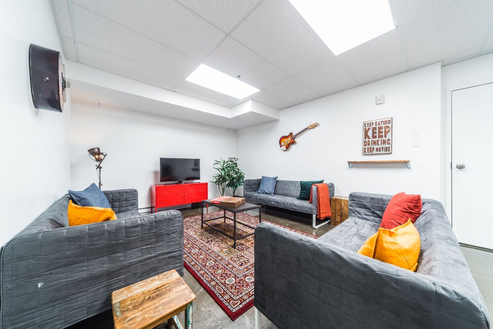 Superior Apartment, 5 Bedrooms - Guestroom