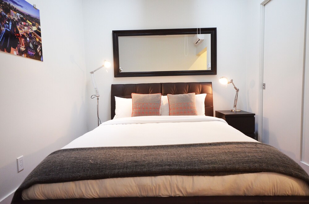 Quartier des spectacles, PA - 302 - Guestroom